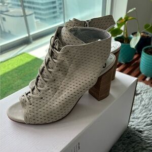 Sam Edelman light grey sandals leather upper with zipper